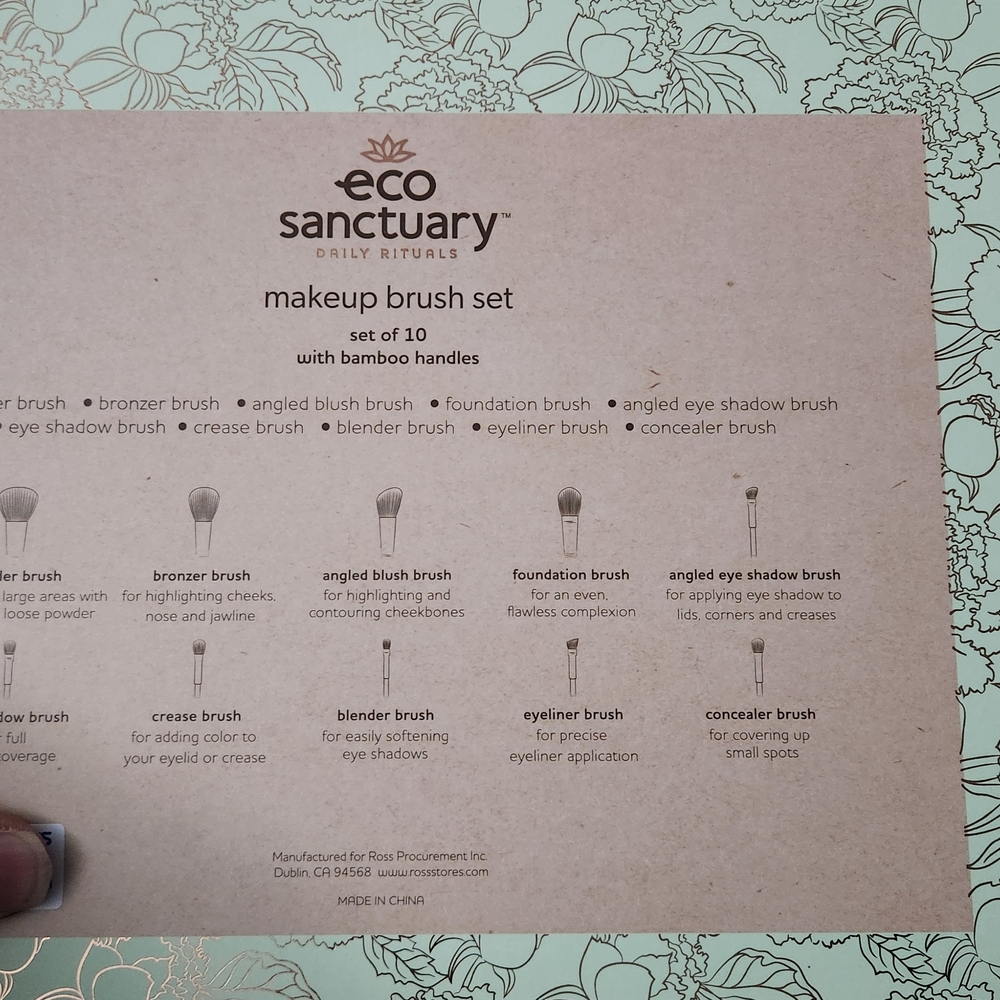 NEW ECO Sanctuary Makeup Brush Set with Bamboo Handles (10 Brushes Total) - Picture 4 of 7
